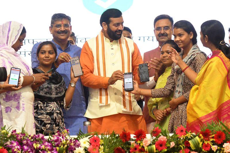 CM Nayab Singh giving lado Laxmi Yojna Benefits